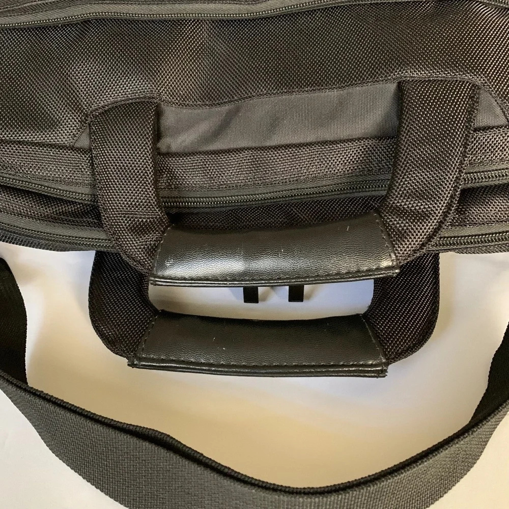 Targus Soft Port Meridian II Laptop Case NWOT